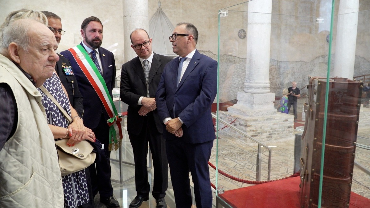 Bibbia di Aquileia, presentata la prima copia del facsimile: 5 volumi e 6 esemplari entro