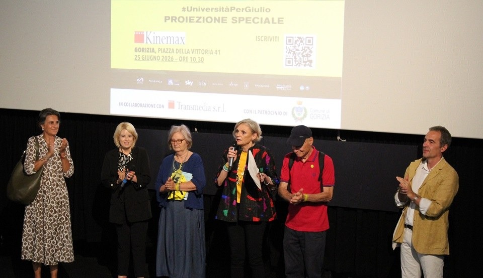 Gorizia, una panchina gialla per Giulio Regeni nel chiostro di Santa Chiara