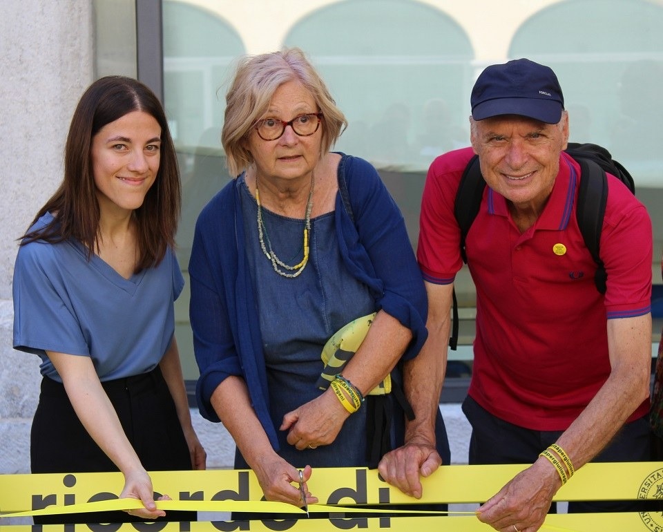 Gorizia, una panchina gialla per Giulio Regeni nel chiostro di Santa Chiara