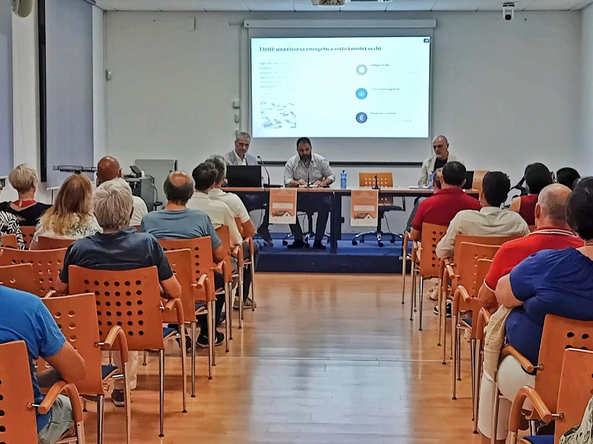 Lignano lancia il Catasto Solare: online la stima del fotovoltaico su ogni tetto, CER a