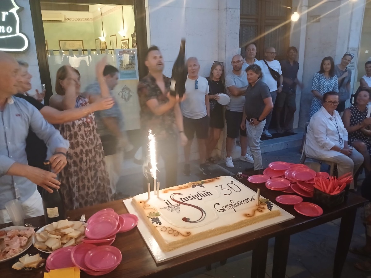 30 ANNI BAR IL STUSIGHIN LATISANA 