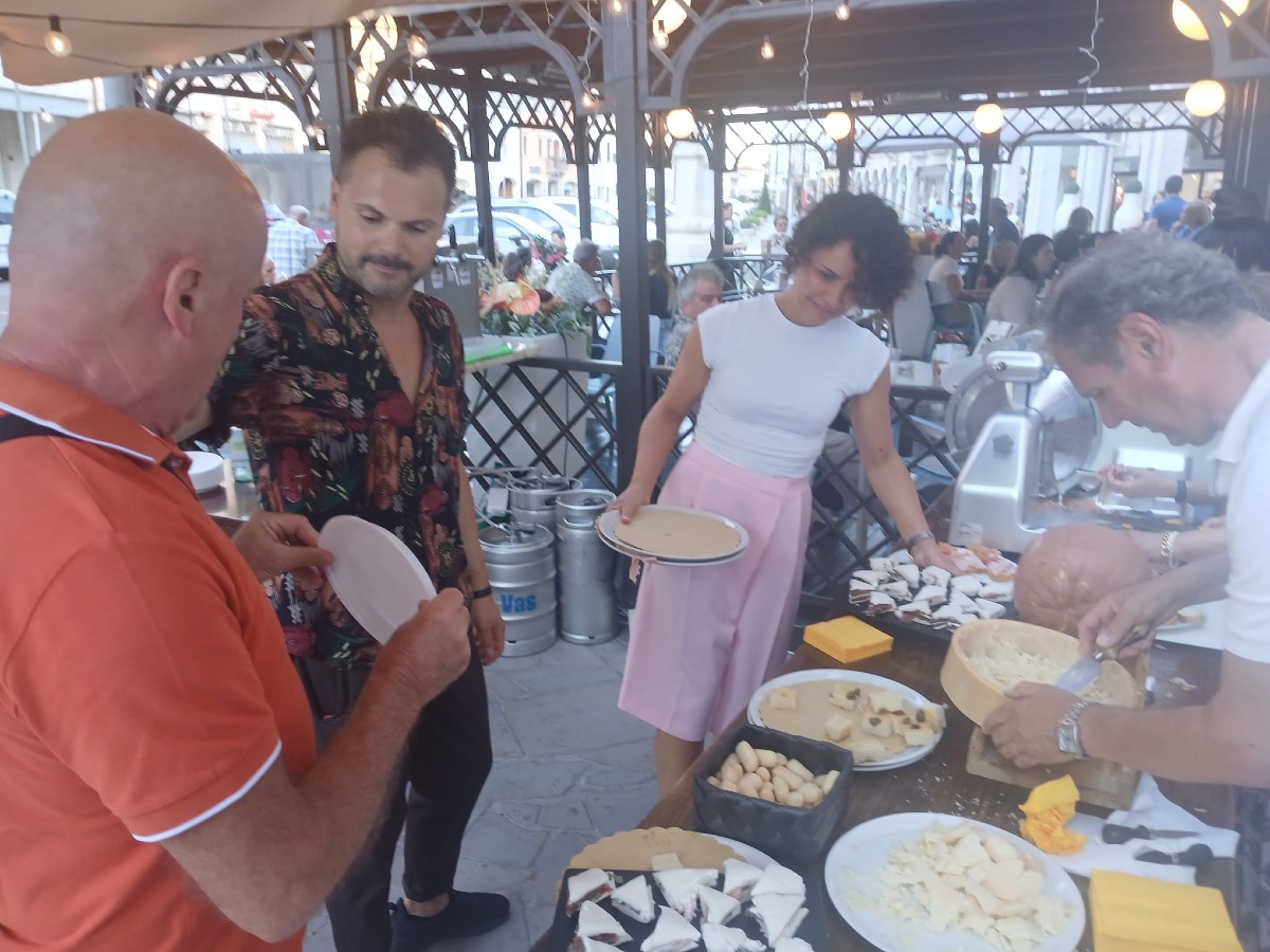 30 ANNI BAR IL STUSIGHIN LATISANA 
