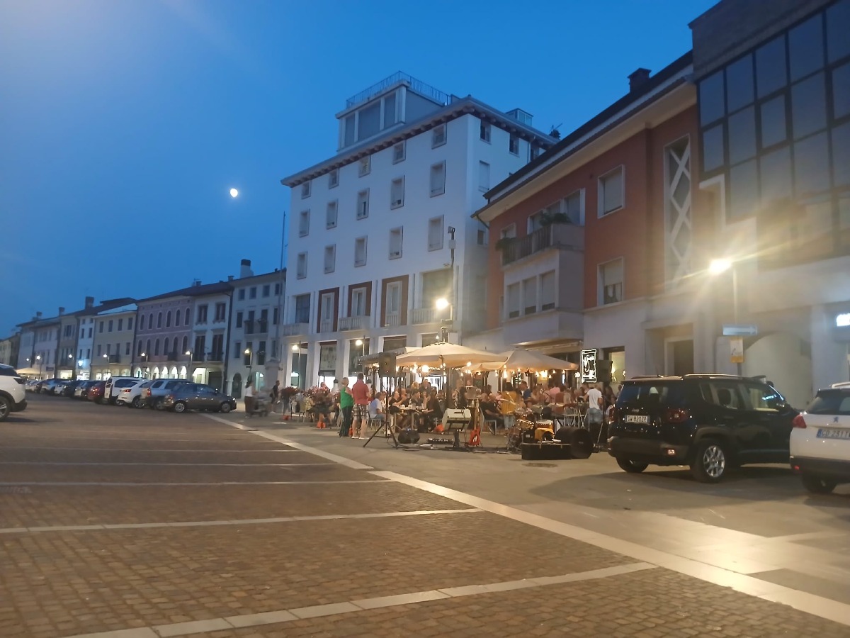 30 ANNI BAR IL STUSIGHIN LATISANA 