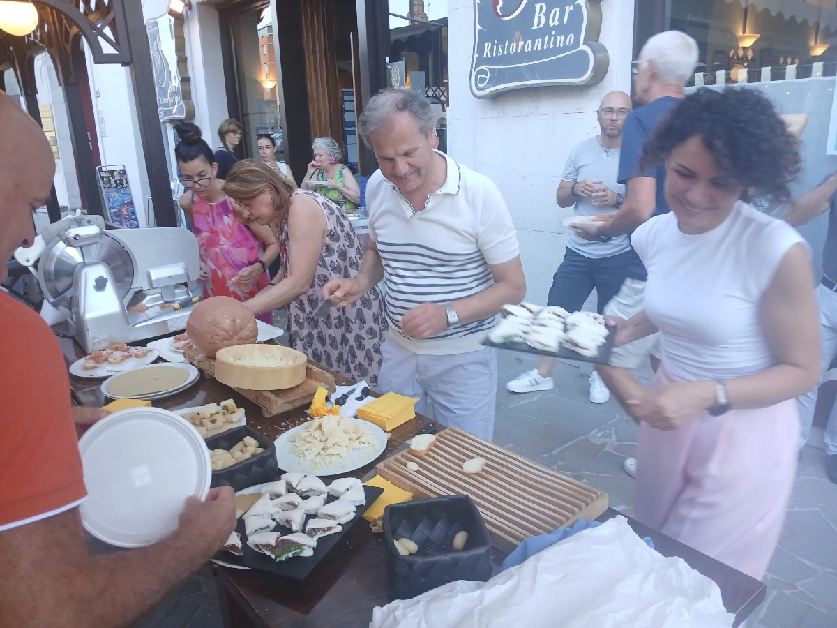 30 ANNI BAR IL STUSIGHIN LATISANA 