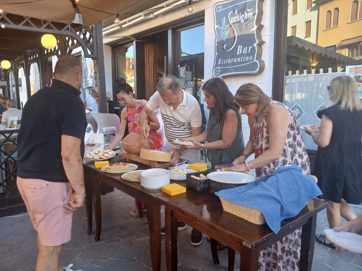 30 ANNI BAR IL STUSIGHIN LATISANA 