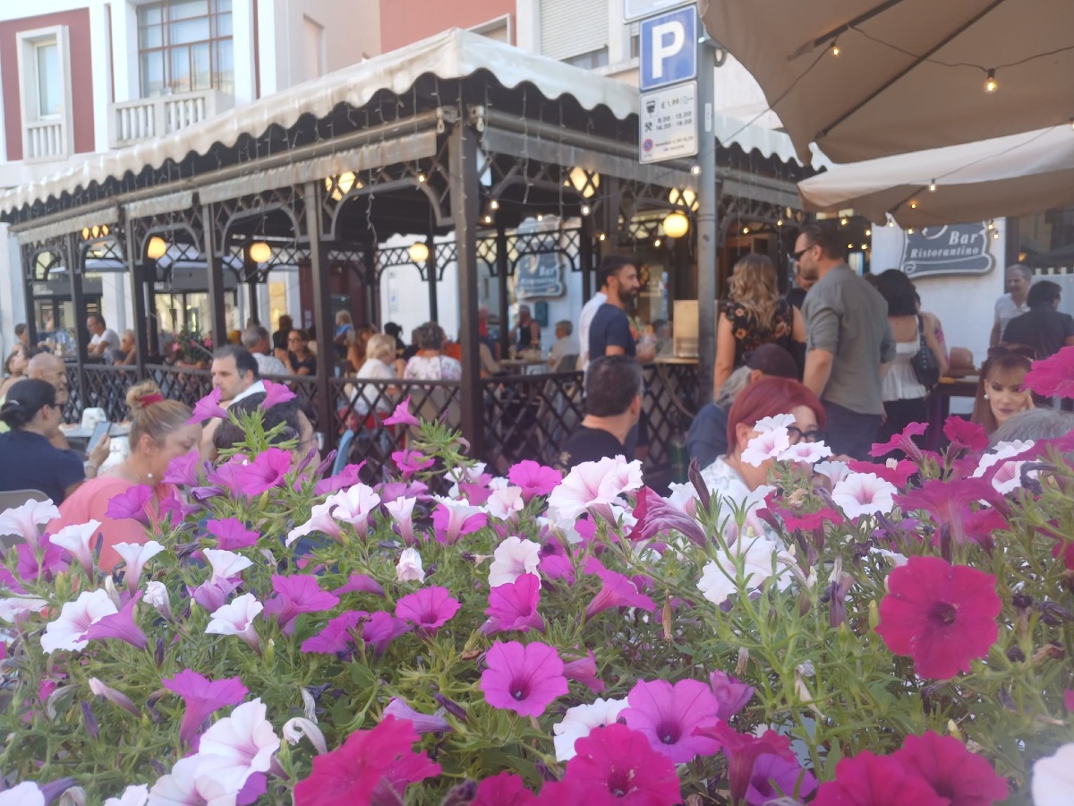 30 ANNI BAR IL STUSIGHIN LATISANA 