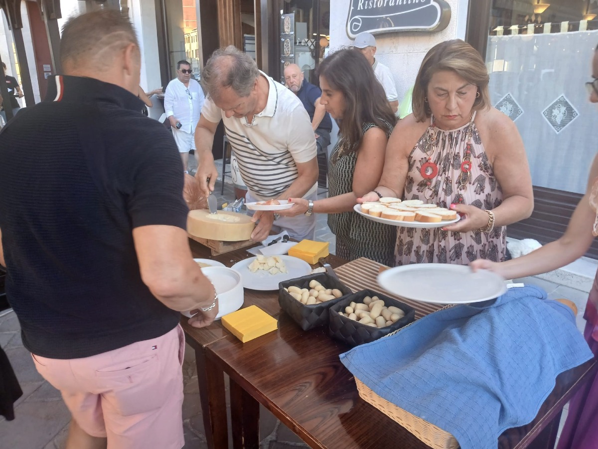 30 ANNI BAR IL STUSIGHIN LATISANA 