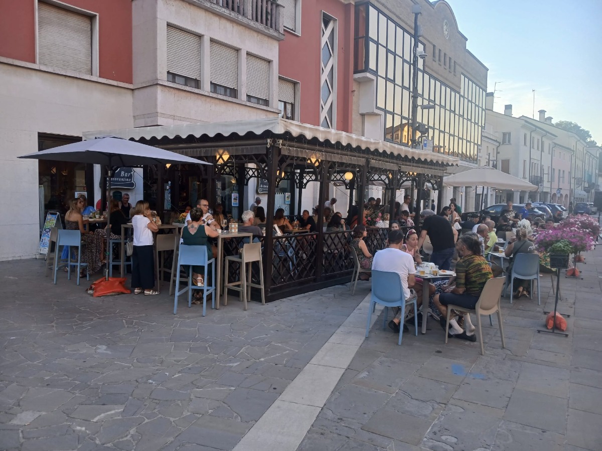 30 ANNI BAR IL STUSIGHIN LATISANA 