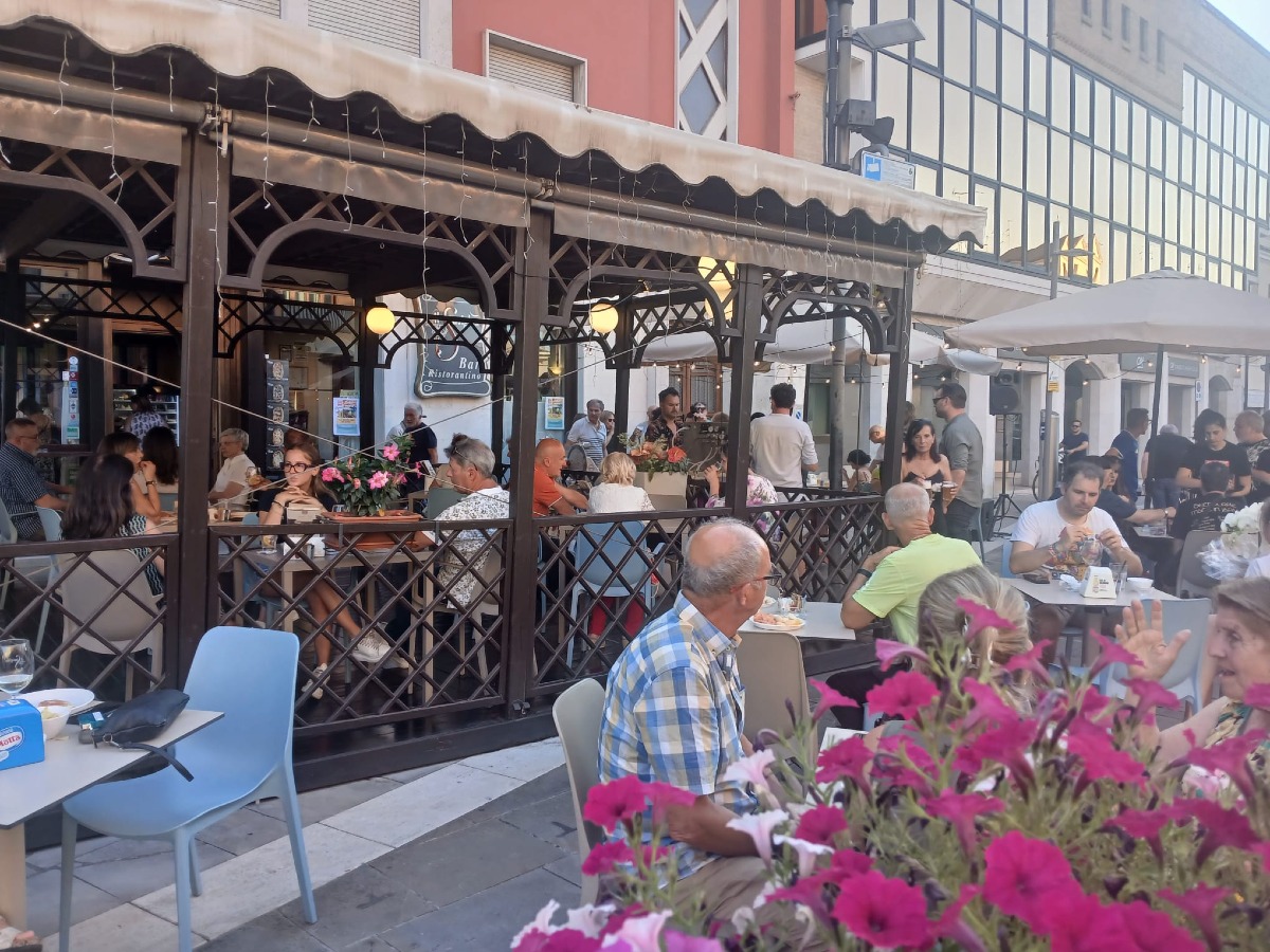 30 ANNI BAR IL STUSIGHIN LATISANA 