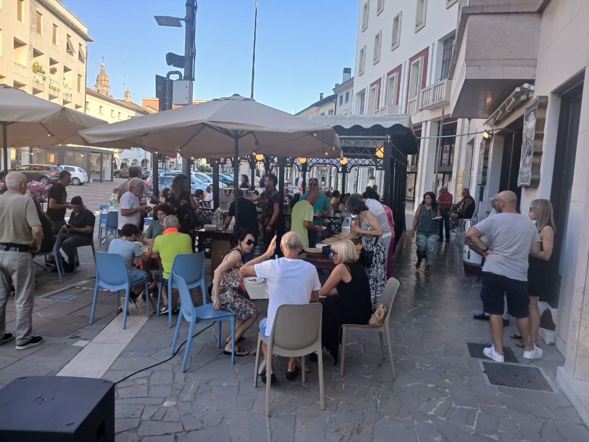 30 ANNI BAR IL STUSIGHIN LATISANA 