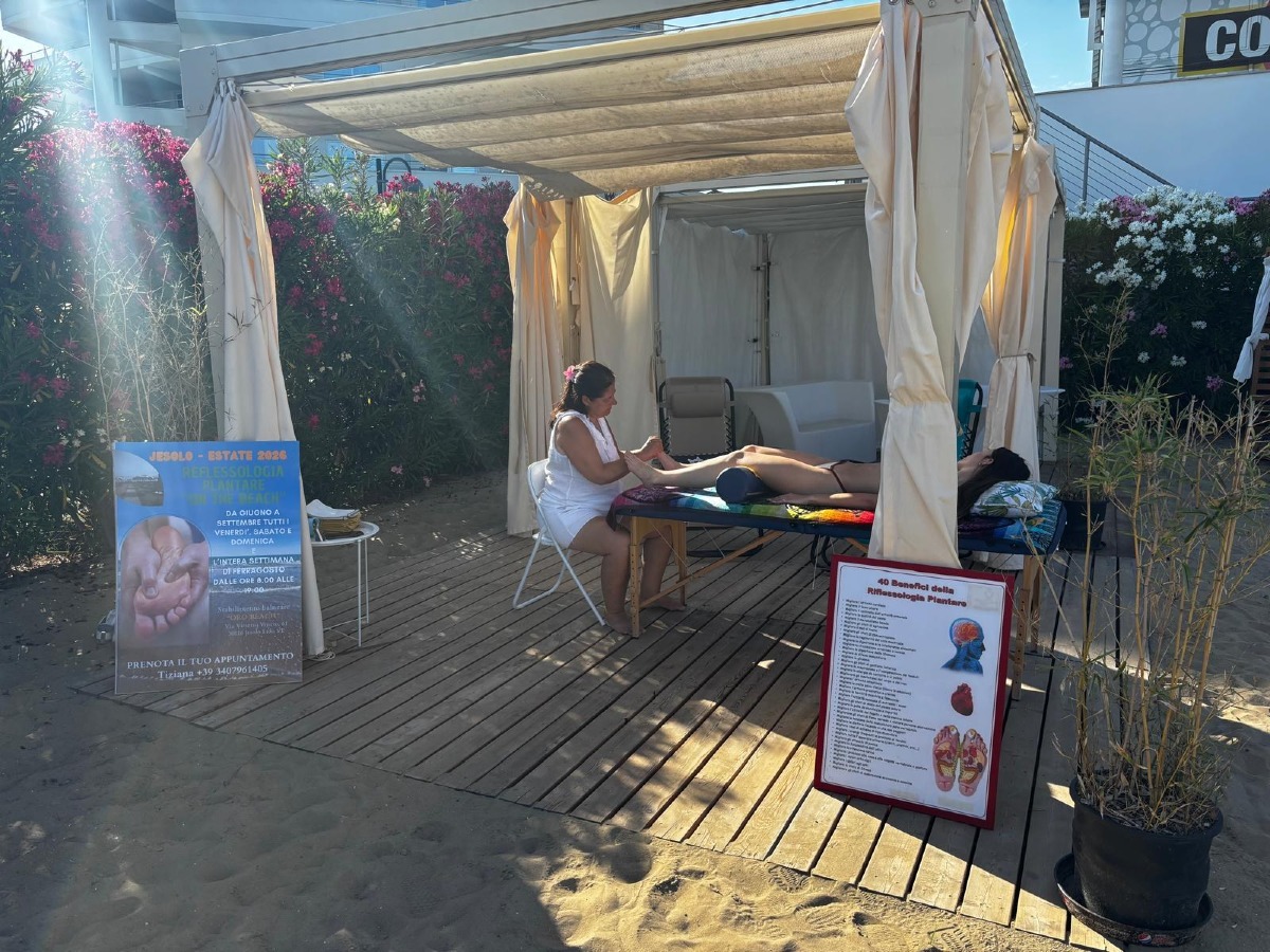 Oro Beach a Jesolo amplia l’offerta: corsi di vela e surf, yoga e shiatsu