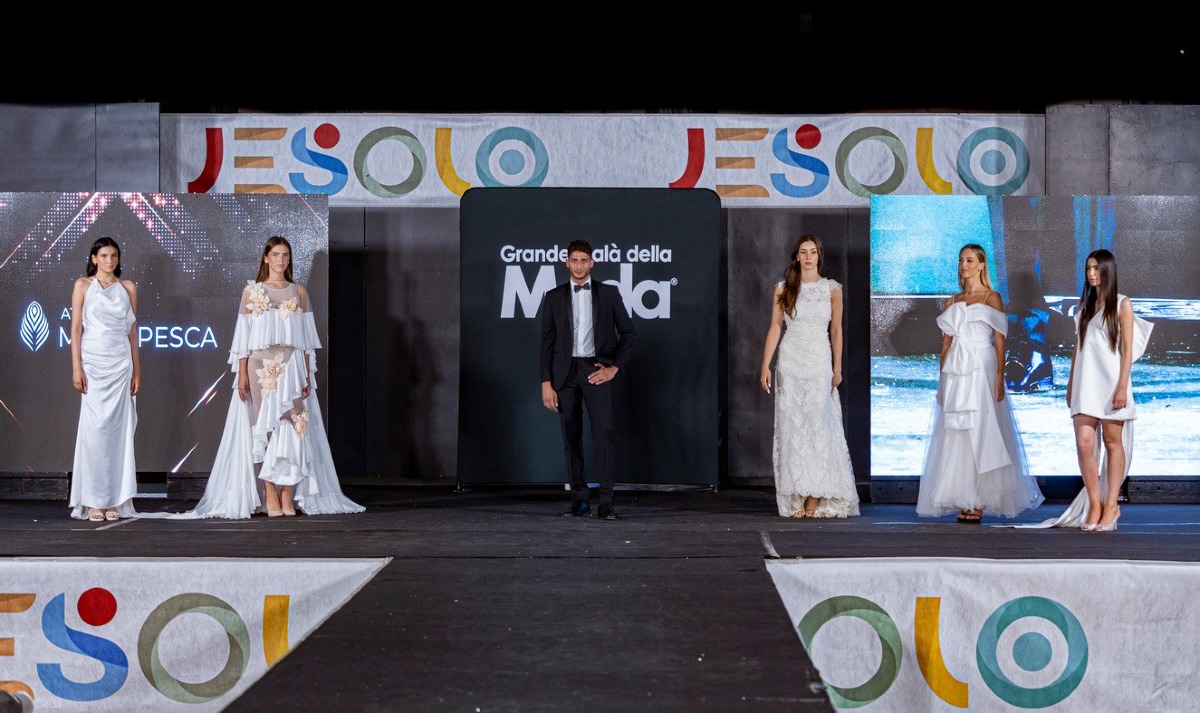 Jesolo, il Grande Galà della Moda richiama il pubblico in Piazza Milano