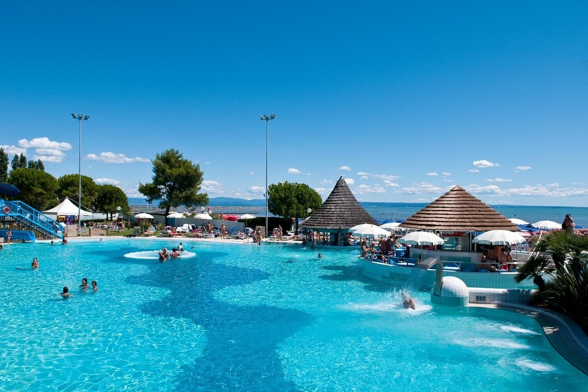Made in Spiaggia a Grado: il calendario 2026 tra radio show, beach games e Giorgio Vanni