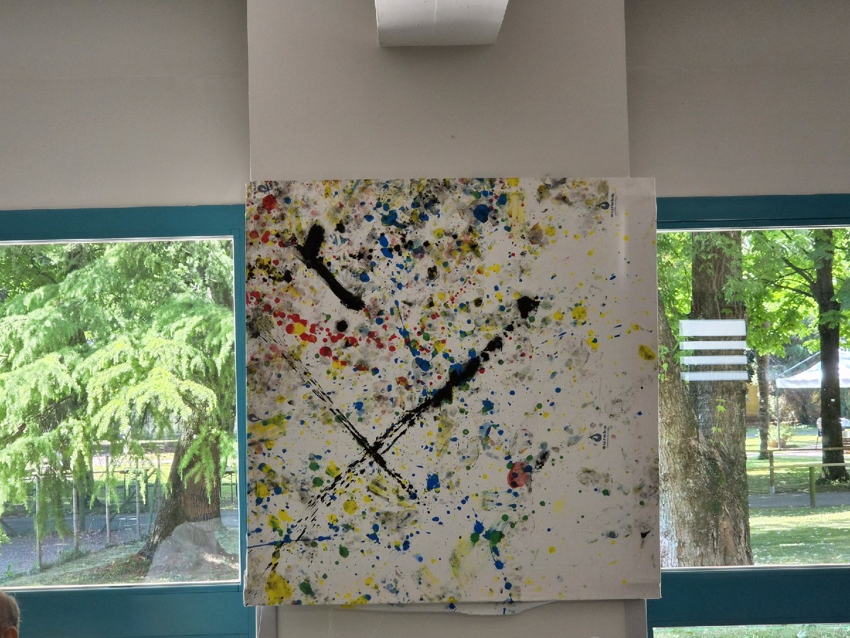 Portogruaro, alla Francescon gli anziani dipingono come Pollock: opere in mostra in
