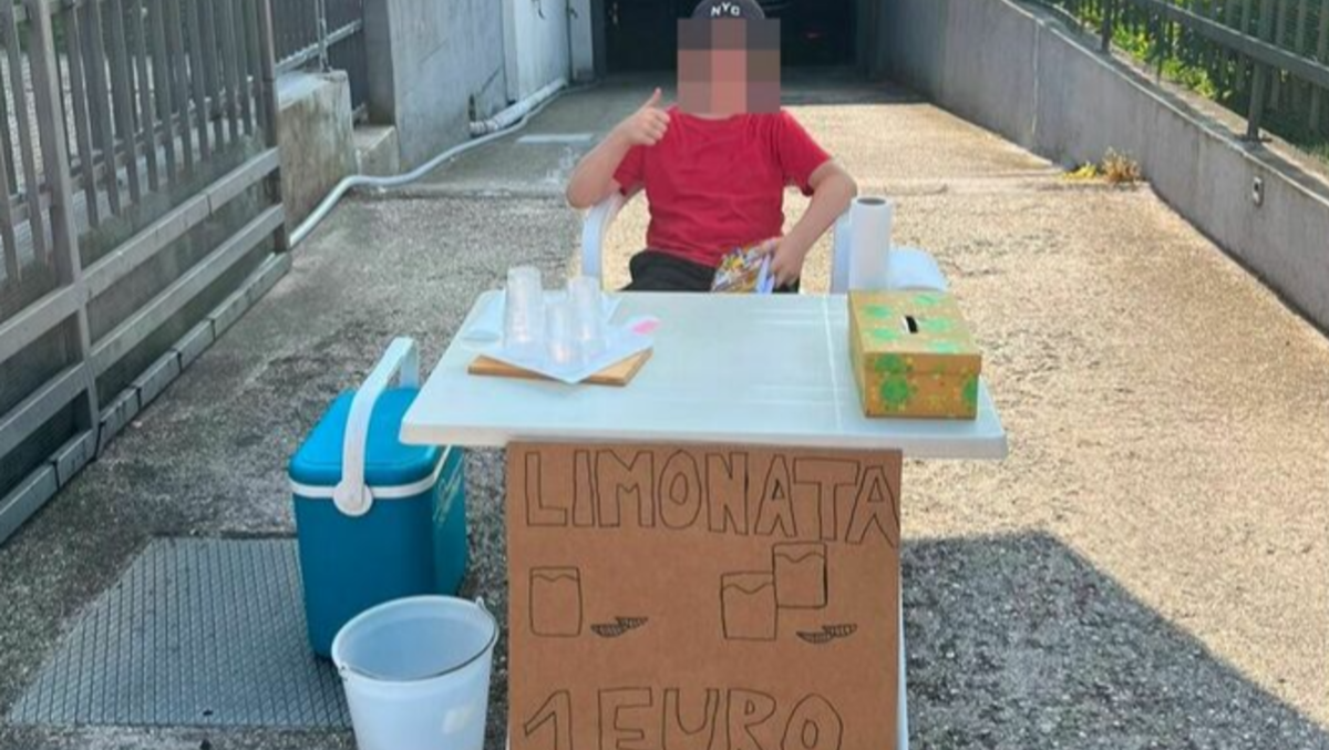 Giovanni a 9 anni vende limonate e dona tutto alla Lilt per la lotta contro i tumori | VIDEO - 