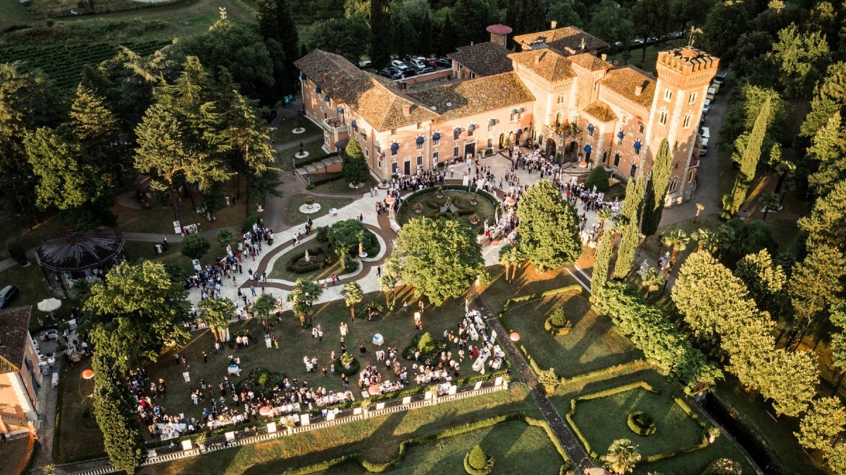 Capriva del Friuli, il 7 luglio torna il Dinner Show al Castello di Spessa - 