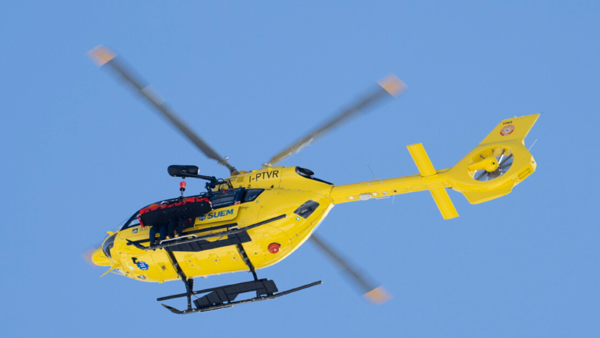 Cade mentre è agganciata al cavo: paura sulla ferrata di Punta Anna - 