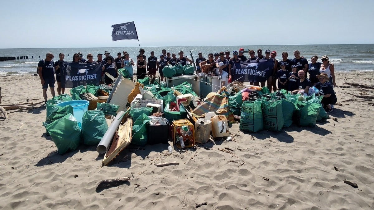 Delta del Po, maxi raccolta al Bacucco: tolti dalla spiaggia 15 quintali di rifiuti - 