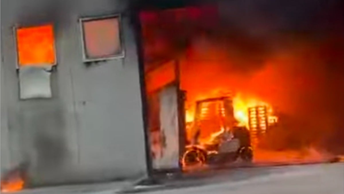 Maxi incendio a Concordia Sagittaria: capannone divorato dalle fiamme - 