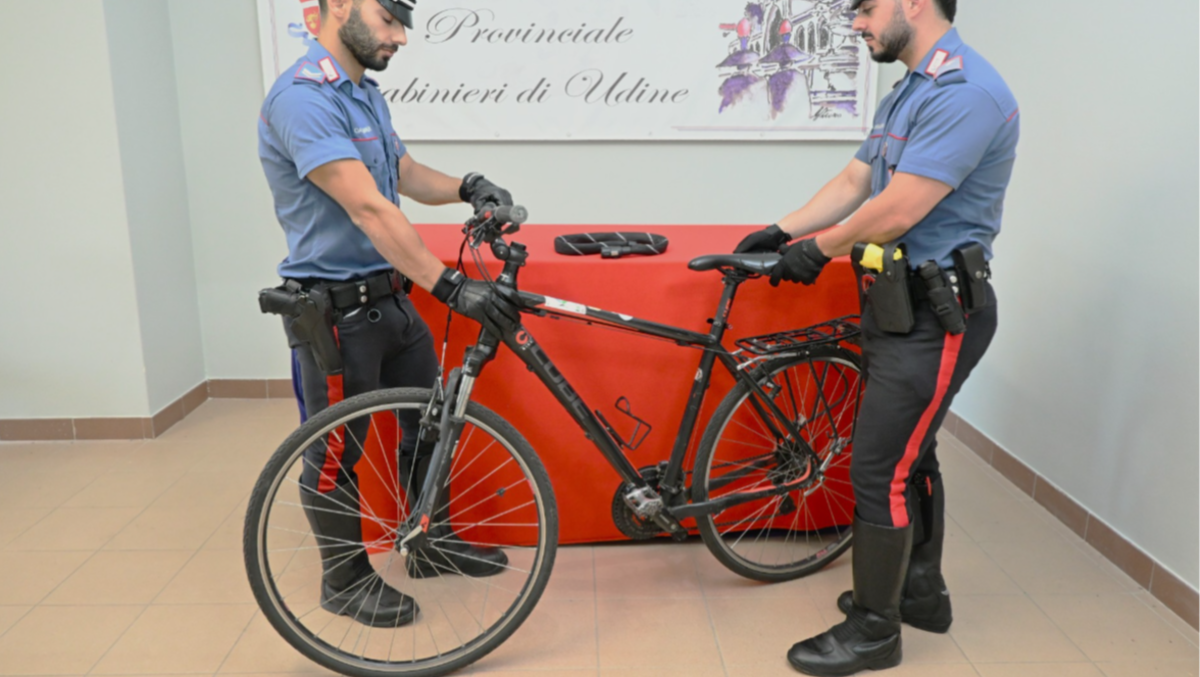 Entra nei cortili e tenta il furto: 18enne arrestato nella notte a Udine | VIDEO - 