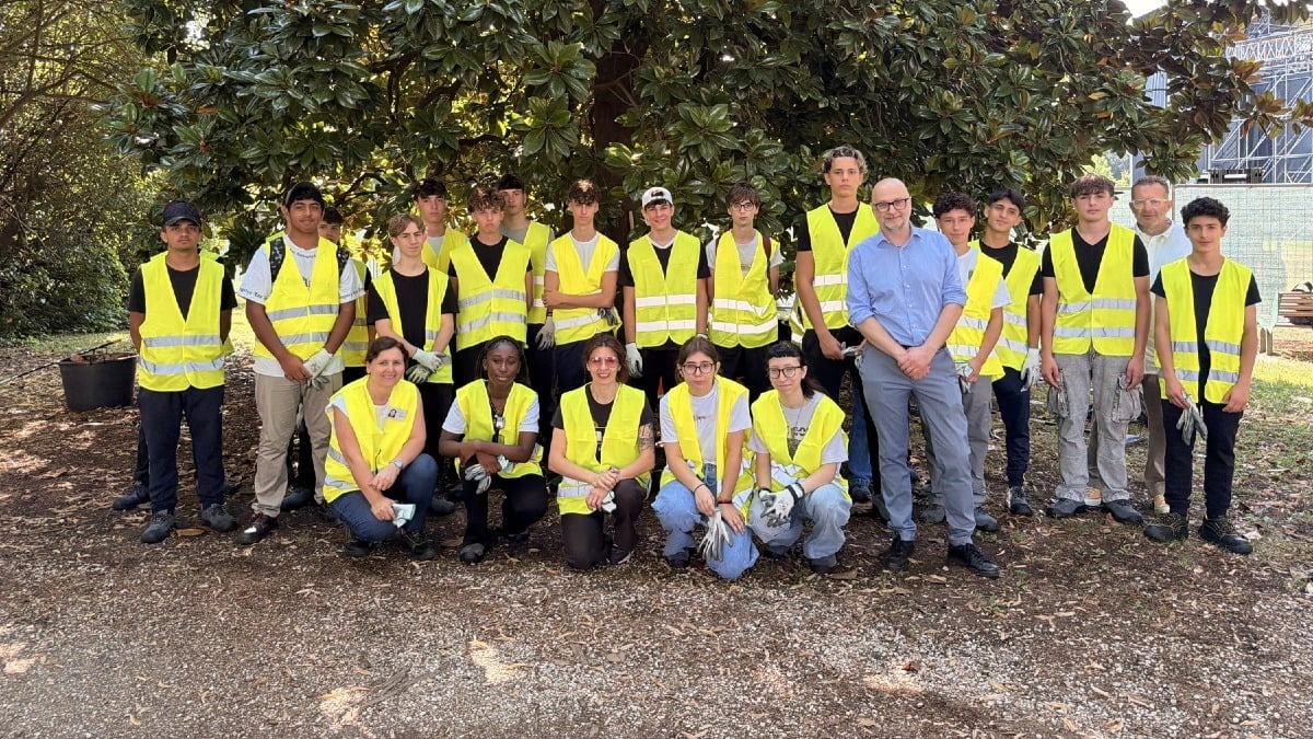 Pordenone, al via il cantiere estivo dei giovani: 50 ragazzi impegnati nella cura del verde urbano - 
