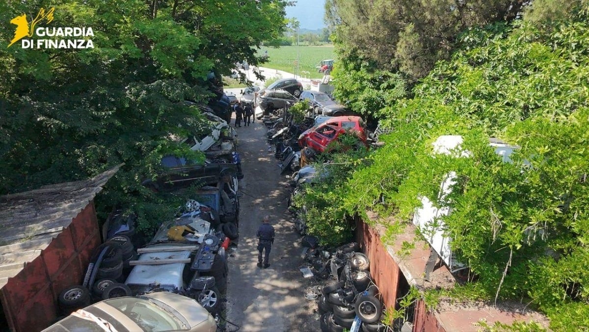 Treviso, discariche illegali tra amianto e auto fuori uso: tre sequestri in provincia - 