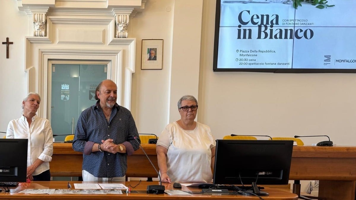 Monfalcone veste di bianco Piazza della Repubblica: il 17 luglio torna la cena sotto le stelle - 