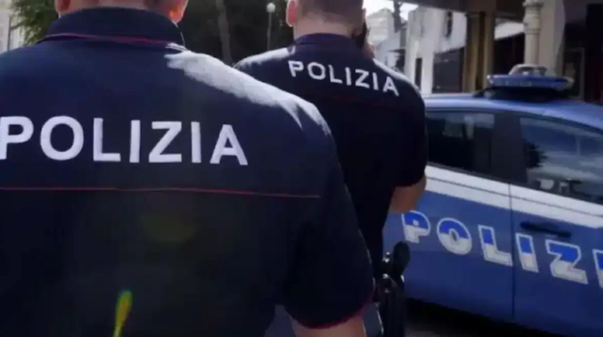 Padova, fermato con droga e contanti: offre 320 euro ai poliziotti per evitare la denuncia - 