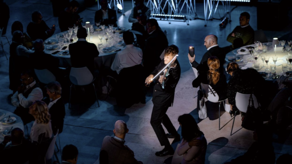 Da cena di gala a show immersivo: Mikevents fa luce sulle nuove frontiere dell'intrattenimento per gli eventi aziendali - 