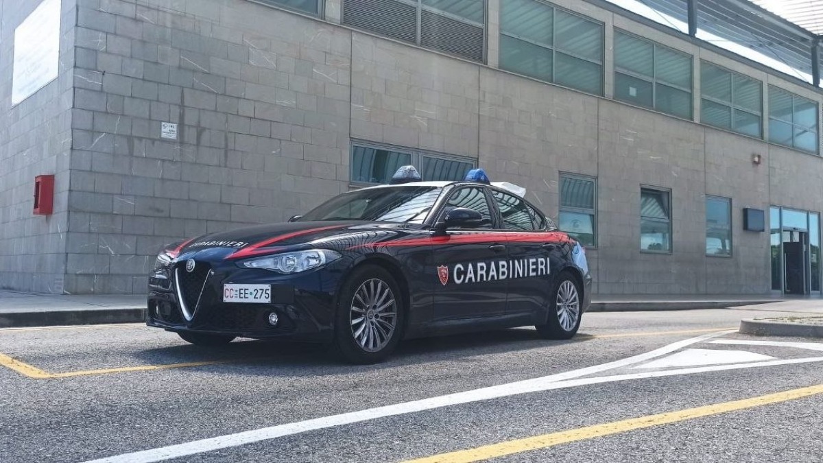 Le chiedono un’informazione e la derubano con un abbraccio: denunciate due donne - 