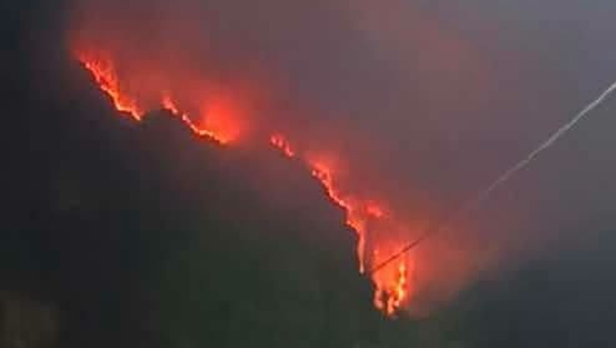 Incendi in FVG, 7 fronti sotto osservazione: a Monrupino bruciano 17 ettari. Bollettino - 