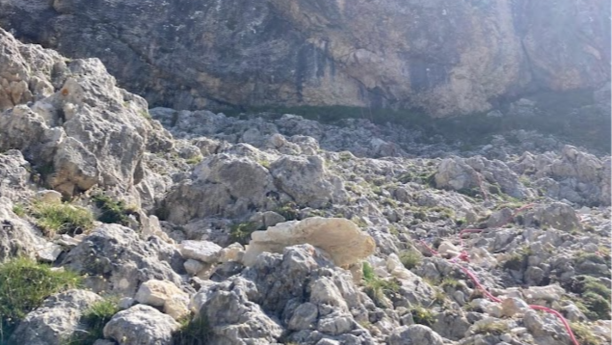 Precipita per 40 metri durante l'arrampicata sulla Roda del Diaol: trasportata d'urgenza - 