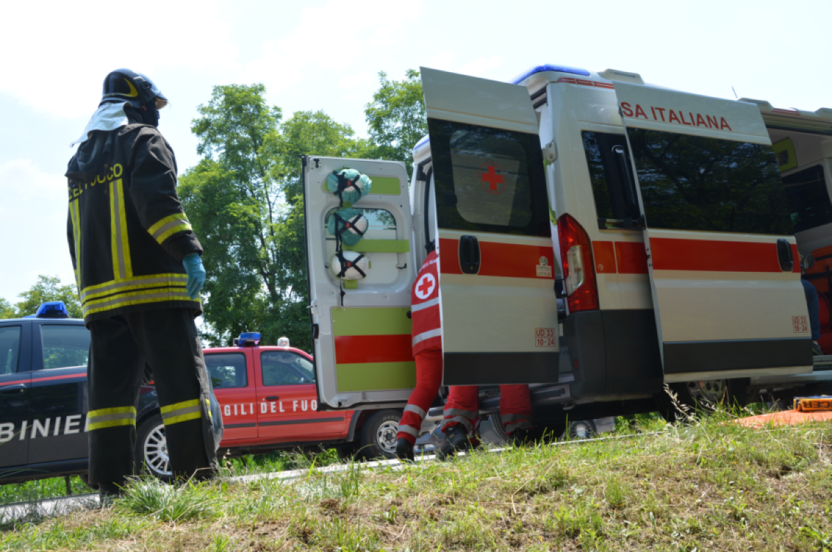 Sabato da incubo in casa vacanza: fumo nella struttura, 35 bambini evacuati e 11 persone in ospedale - 