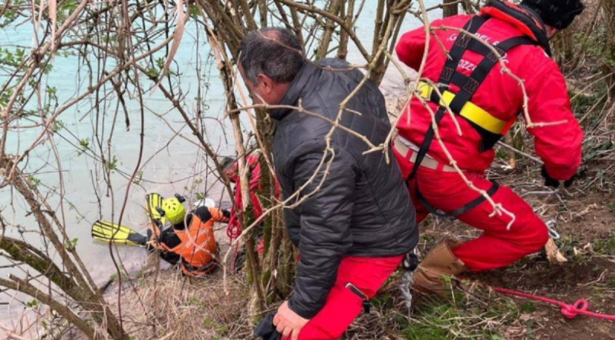 Cadavere emerge dall'acqua: trovato un corpo nel canale Muson - 
