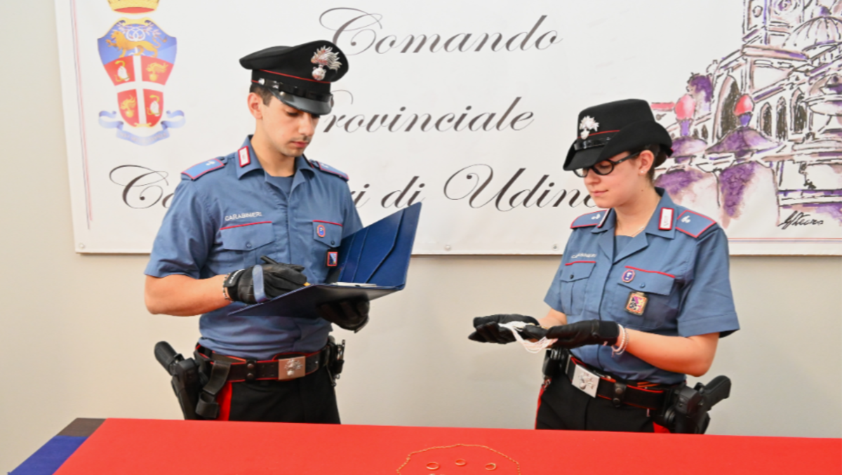 Udine, truffa all’anziano sventata fuori casa: recuperati gioielli per 10mila euro