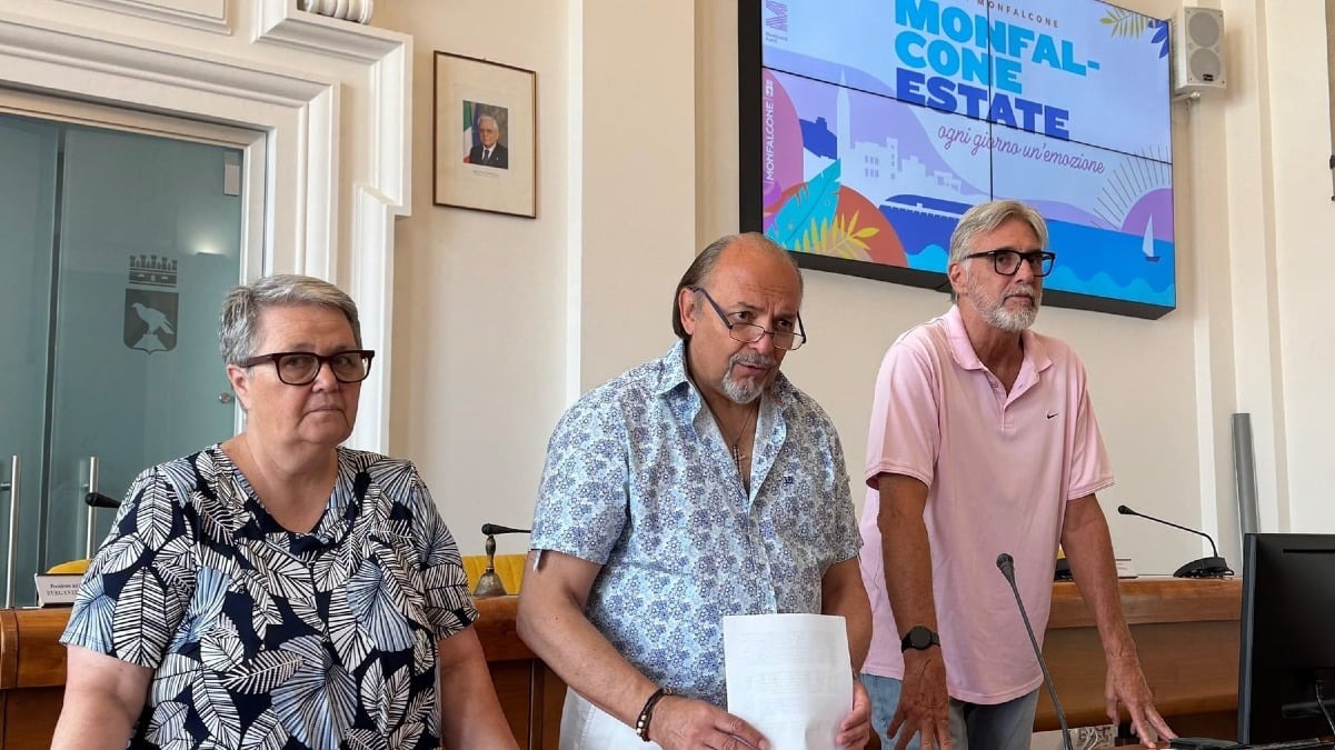 Monfalcone, Piazza della Repubblica verso il pieno per la Cena in Bianco: nel weekend anche jazz e visite guidate - 