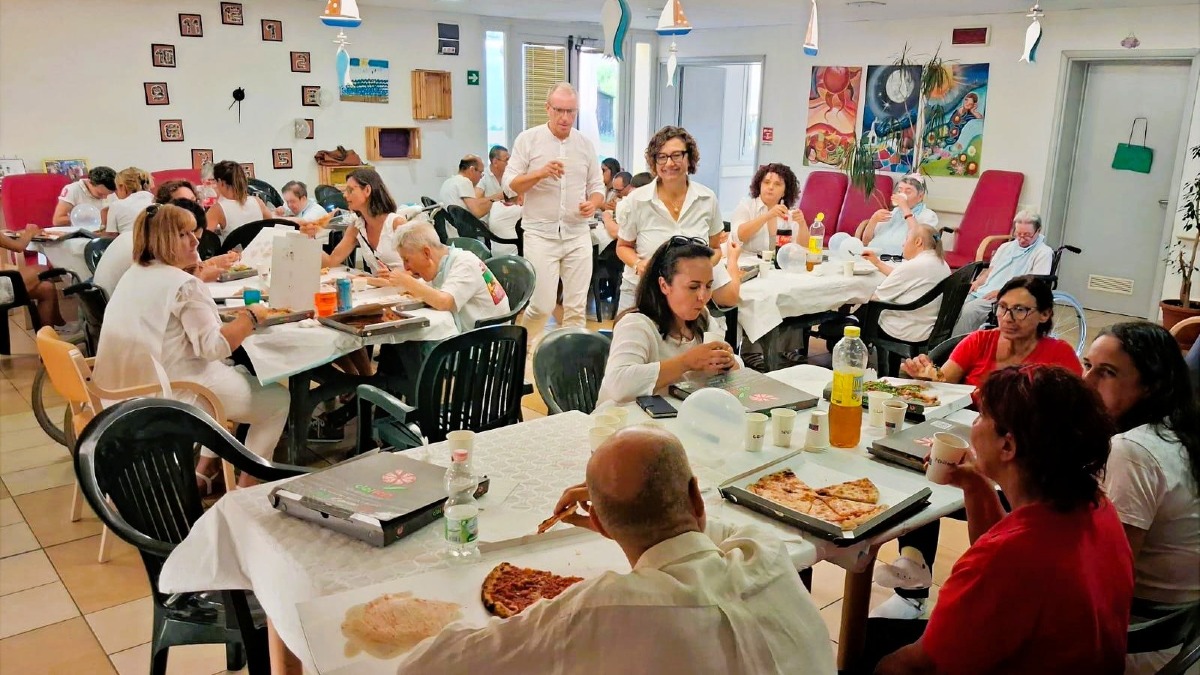Begliano, alla residenza protetta una Cena in Bianco nata dal gesto di un infermiere - 