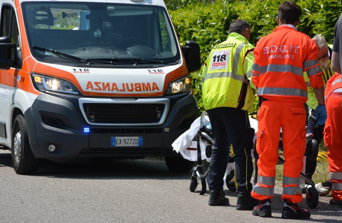 Con il trattore in retromarcia investe il padre: Flavio Beltramin muore in ospedale - 