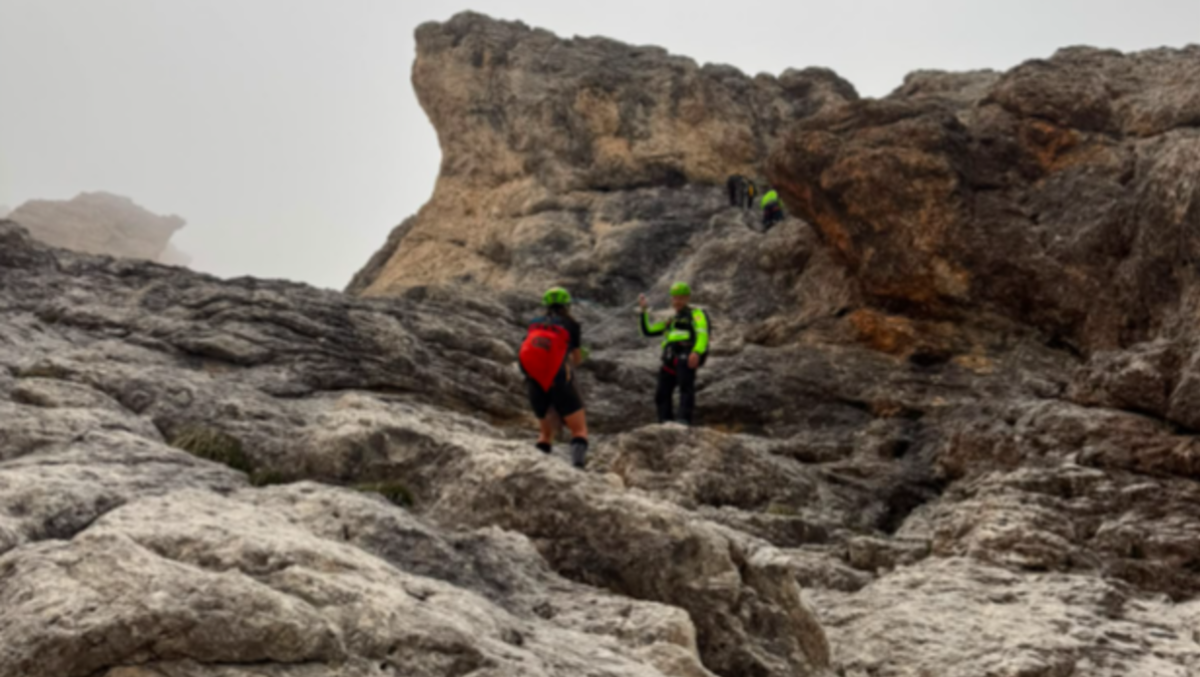 Croda del Becco, recupero serale in quota: due escursionisti portati fuori da un canalone - 