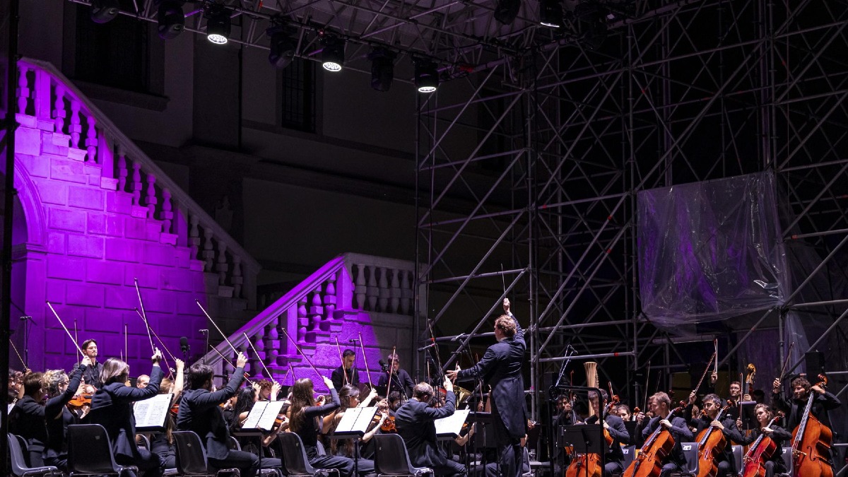 A Lignano sette serate tra libri, musica e cinema: il programma di Notti di mezza estate 2026 - 