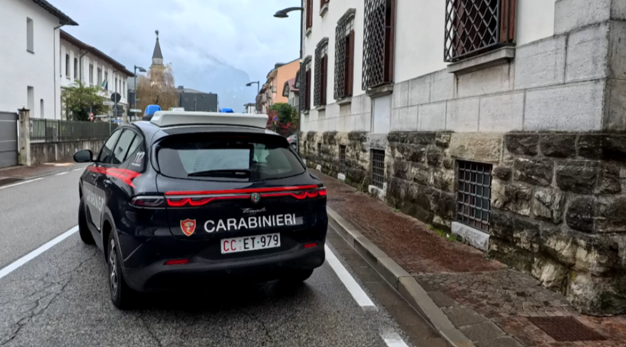 Droga in casa e caos nella notte: Carabinieri in azione tra Venzone e Tolmezzo - 