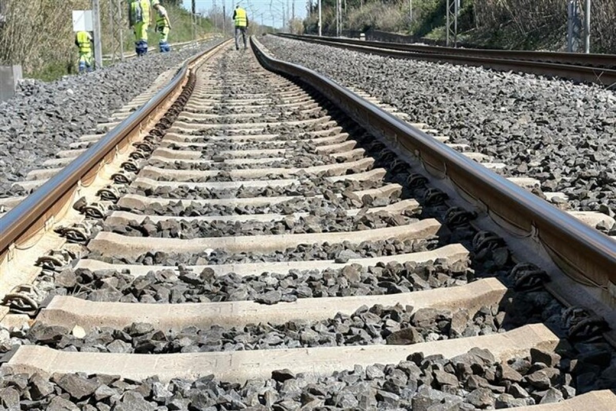 Tragedia in Friuli: operaio di 43 anni investito e ucciso mentre lavorava sui binari - 