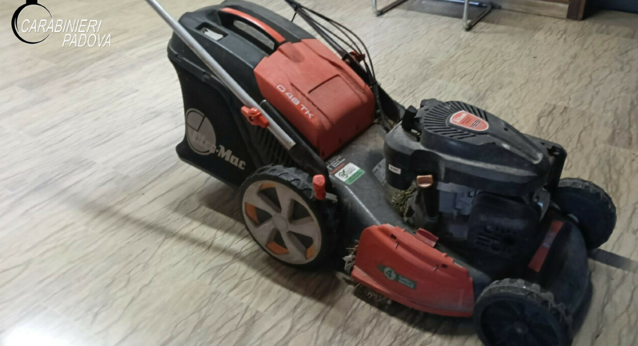 71enne trascina un tagliaerba nel cuore della notte, poi arriva la scoperta dei carabinieri - 