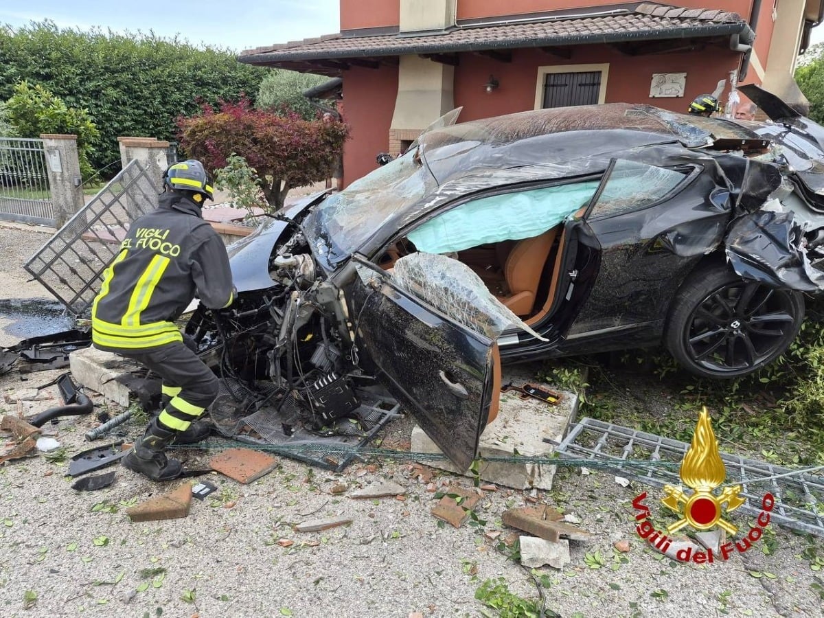 Ponzano Veneto, auto finisce contro un’abitazione in via Postumia: tre persone affidate al 118