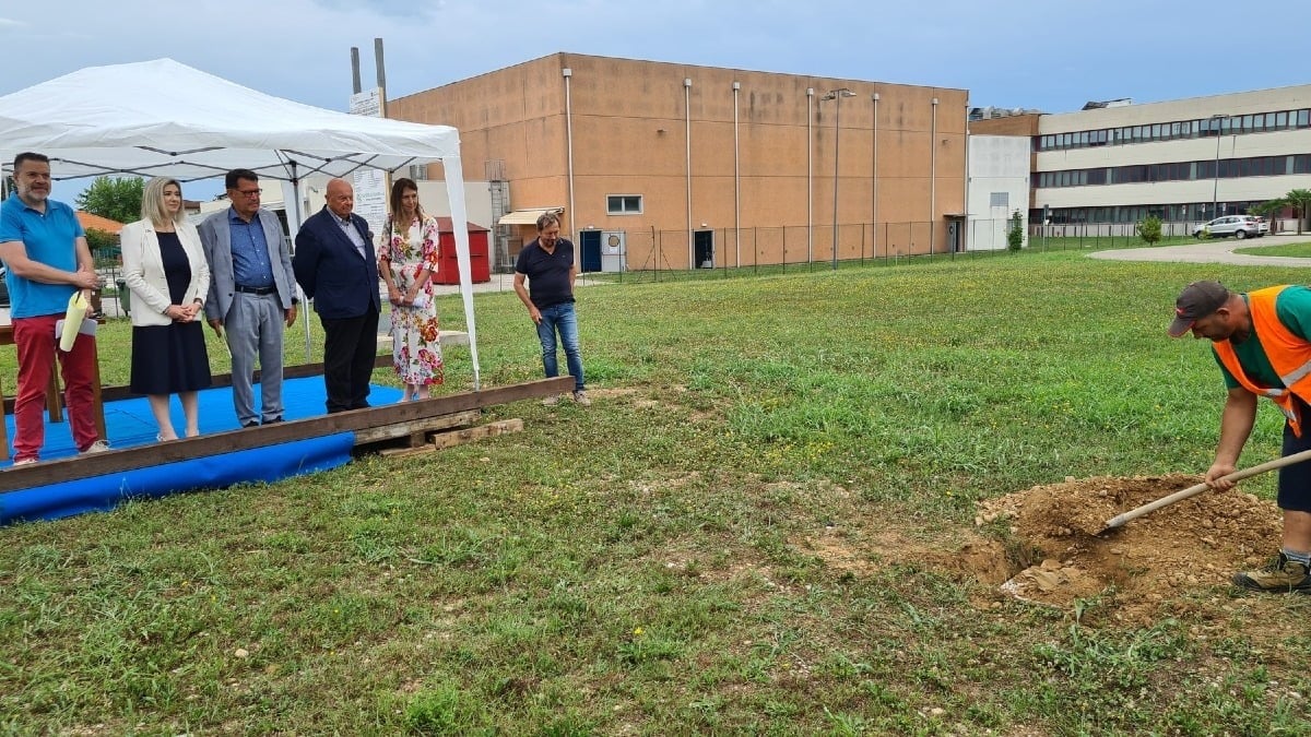 Torre guadagna un nuovo spazio per sport e scuola: avviato il campo coperto al Flora