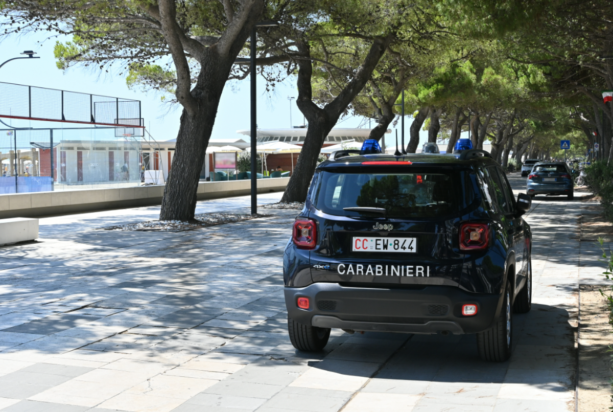 Alcol al volante e irregolarità negli hotel: denunce e un arresto a Lignano - 