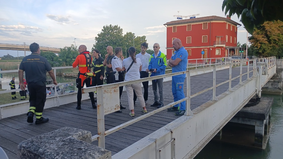 Si tuffa dal ponte sul Tagliamento e scompare nel fiume: ritrovato vivo - 