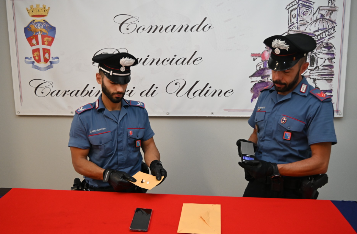 Fermata nella notte a Udine, poi la sorpresa: l’auto era rubata e dentro c’era la droga - 