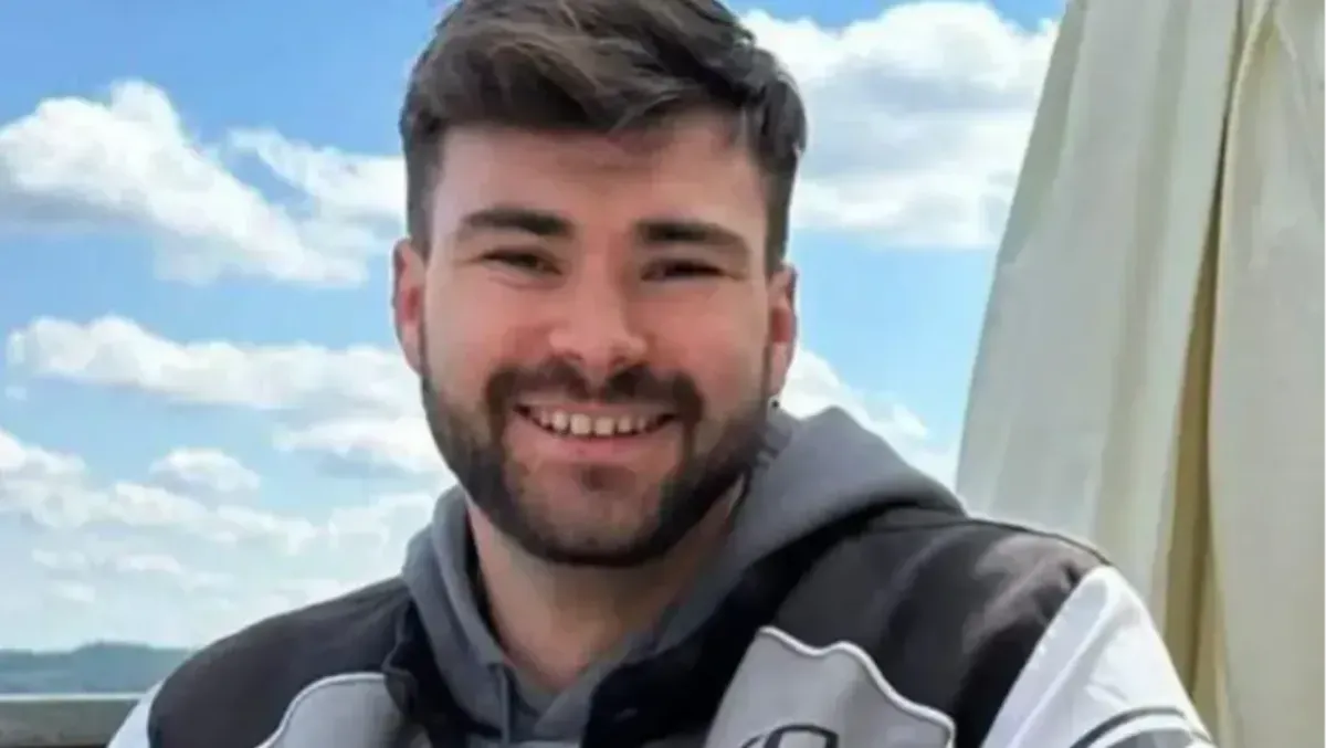 Alexandru si tuffa per salvare un bambino e muore annegato a 29 anni | VIDEO - 