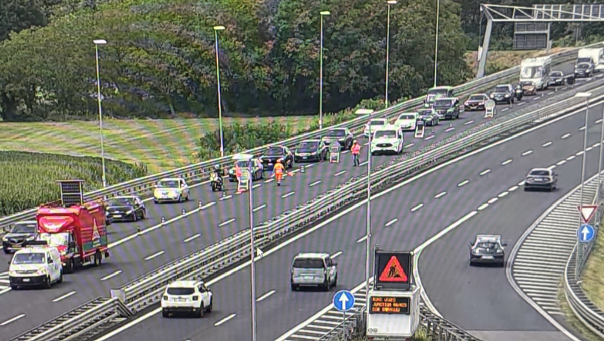 Bollino nero sulle autostrade, boom di traffico sull'A4: code e transiti in forte aumento - Foto safety car sulla A34 Villesse-Gorizia
